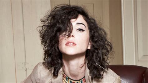 the one and only annie clark with her wonderful curls st vincent annie clark alison mosshart