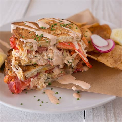 This Sandwich Is Half Crab Half Lobster All Awesome Lobster Dishes