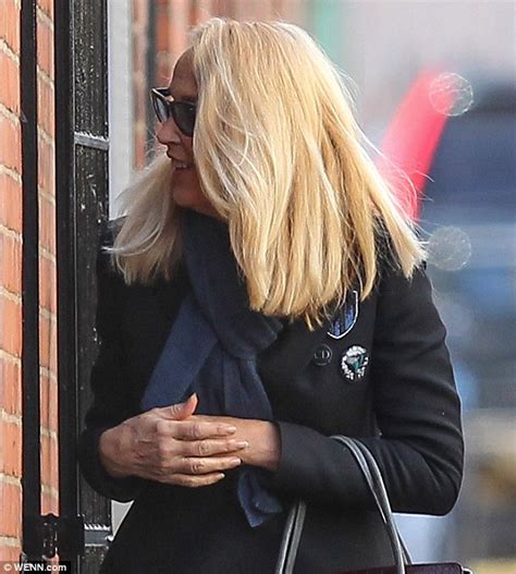 jerry hall conceals rupert murdoch s engagement ring on london outing daily mail online