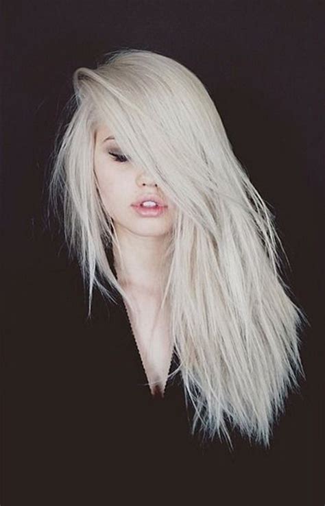 Découvrez la teinte qui vous va le mieux et appréciez pleinement votre vous pourrez aussi obtenir une belle teinte claire avec nos produits décolorants ou encore cacher vos mèches ou repousses blanches avec un spray spécial. La coloration blanche, c'est LA couleur de 2015... 10 ...