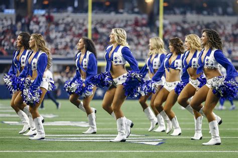 Look Photo Of Dallas Cowboys Cheerleader Going Viral This Morning