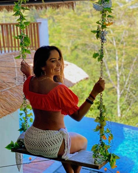 Diana Maux From Colombian Fitness Coach To Instagram Sensation Gossipnews