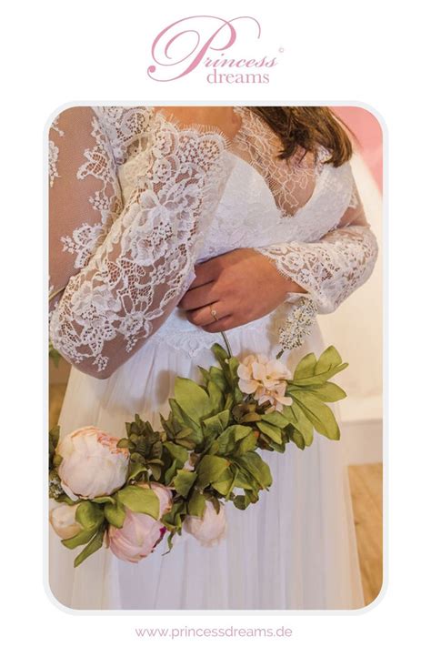 Suchen sie nach brautkleider in berlin oder inserieren sie einfach und. Ein wunderschönes Hochzeitskleid mit langen Ärmeln aus ...