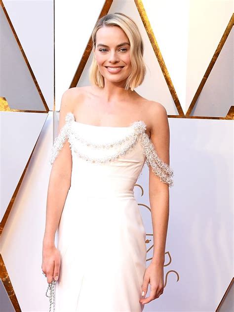 Guess How Many Hours It Took To Create Margot Robbies Oscars Dress Oscar Dresses