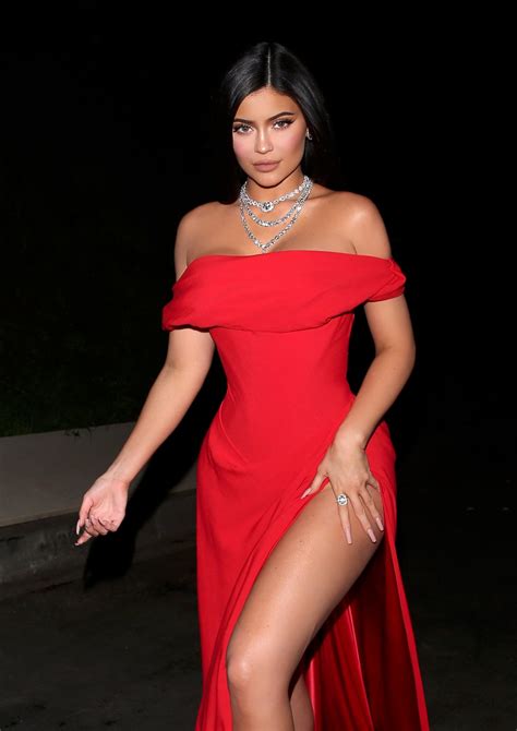 kylie jenner beautiful legs in sexy high slit dress at jay z and beyonce s oscars party in