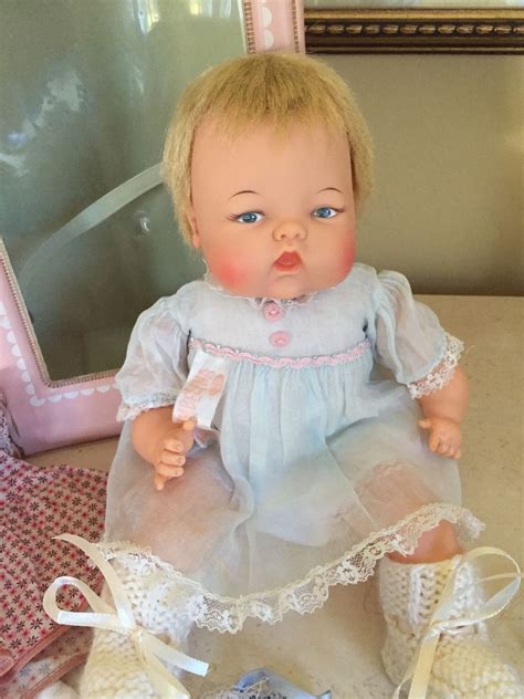 Great condition platinum blonde tiny thumbelina doll! Comes with case also in great condition ...