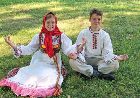Traditional Russian Folk Costume русские традиционные народные костюмы People Of The World