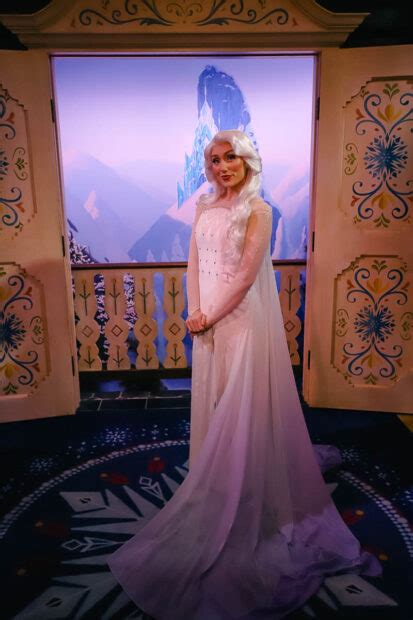 Where To Meet Anna And Elsa At Disney World Epcot S Royal Sommerhus