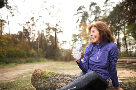 Together these moves make up a quick and easy ab workout routine. Exercises for a Flat Stomach on Women Over 60 | LIVESTRONG.COM