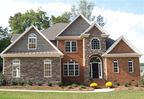 20 Brick Houses With Stone Accents