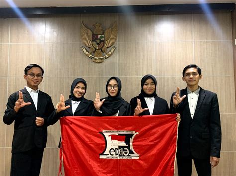 Ledhak Fh Unhas Raih Juara Pada Kompetisi Peradilan Semu Konstitusi