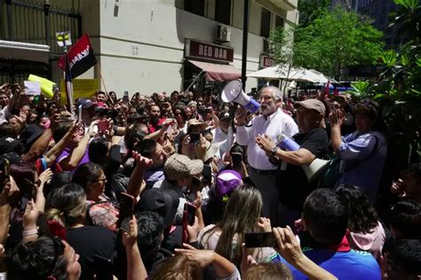 La marcha en apoyo a Montes que terminó con el ministro con un megáfono