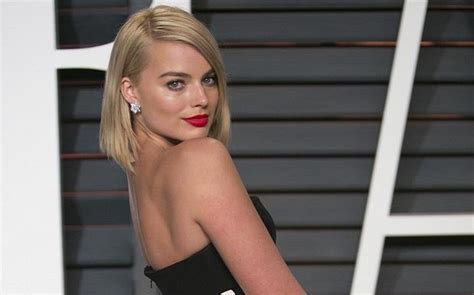 Leaked Sony Emails Reveal Margot Robbie Is In Line To Play Barbie Pedestrian Tv