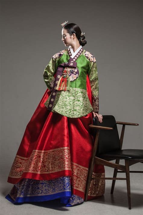 Korean Queen In Royal Hanbok Korean Traditional Clothes Traditional