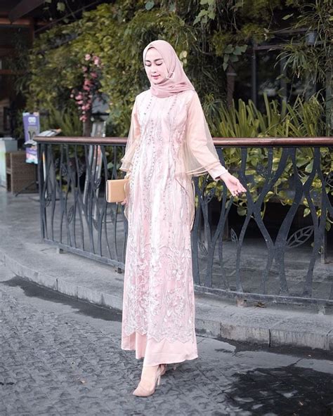 Charming Ini 5 Dress Hijab Warna Salem Pink Yang Feminin Manis
