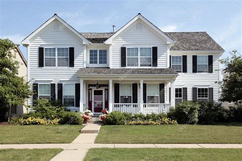 White Suburban Home With Front Porch — Stock Photo © Lmphot 8711456
