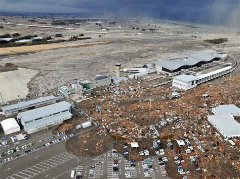 Cahaya gempa bumi tidak dilaporkan sebelum gempa bumi di semua tempat terjadi, dan waktunya pun tidak pernah konsisten. Kumpulan Foto-foto Gempa dan Tsunami Jepang | www.elsaelsi.com