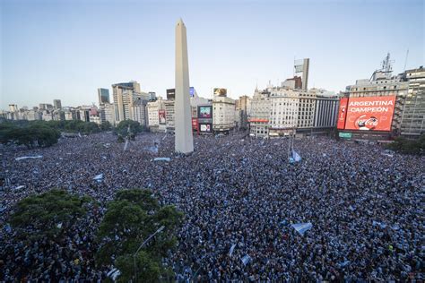 ARD Reporter Matthias Ebert Berichtet Von Der WM Feier In Argentinien