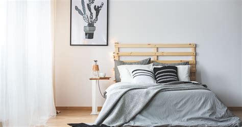 10 Minimalist Bedroom Essentials According To An Etsy