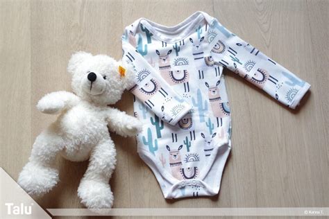 Kostenloser videoanleitung shirt mit wasserfallausschnitt inkl. Baby Body nähen - Kostenlose Anleitung mit Schnittmuster und Tipps zum Stoff - Talu.de | Baby ...