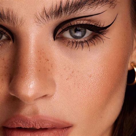 7 Foundation Tips To Cover Your Freckles