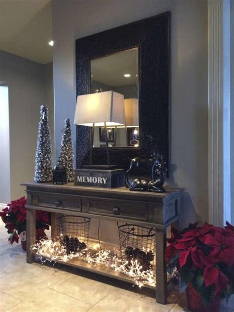 23 Welcoming And Cozy Christmas Entryway Décor Ideas