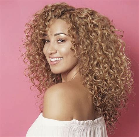Rizos Curls Curly Hair Styles Naturally Curly Hair Latina Curly