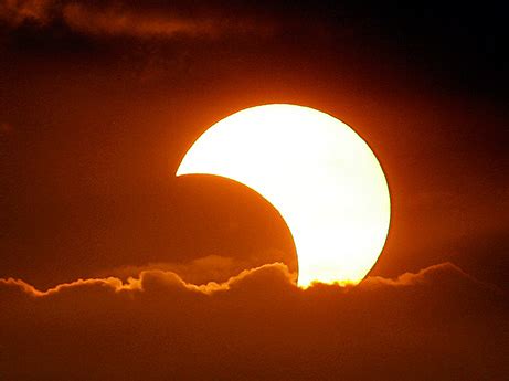 Since new moon occurs every 29 1/2. Why do the sun and moon seem like the same size? | Space ...