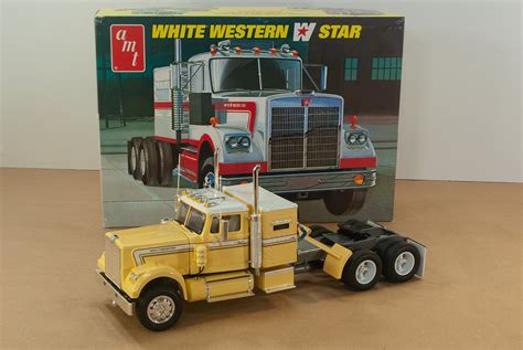 White Western Star Semi Tractor Plastic Model Truck Kit 125