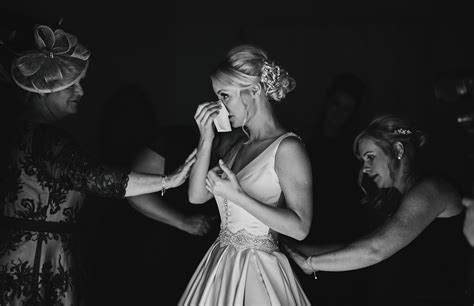 12 Tips Avoiding Disappointment With Your Wedding Photographs Bride