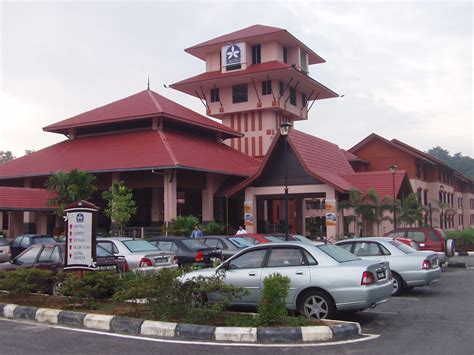 ✅ suggest some popular hotels & properties in temerloh to enjoy holidays with family. kembara (..as I Travel): Hotel Seri Malaysia Melaka