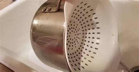 See the translation of pasta with audio pronunciation, conjugations, and related words. The Correct Way To Strain Pasta With A Colander