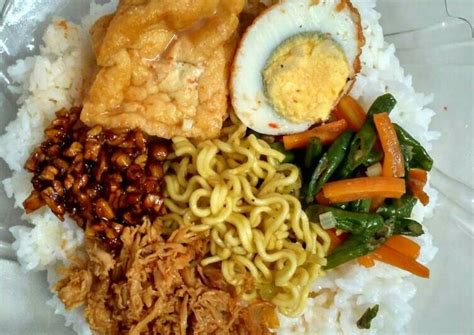 Semur sayur campur, makanan bernutrisi yang begitu sedap. Resep Nasi Campur (Bumbu Rujak + Suwir Ayam Bali) oleh Nyonya Jaya Cooking - Cookpad