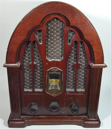 1989 Ge General Electric Reproduction Wood Cased Cathedral Amfm Radio