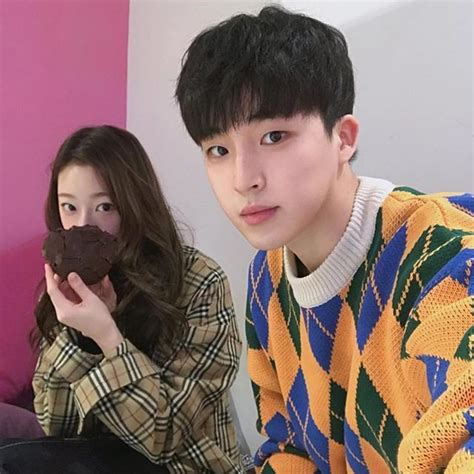 Pernyataan ini karman lontarkan untuk menanggapi pertanyaan seorang wartawan. Foto Aesthetic Orang Korea Bahagia