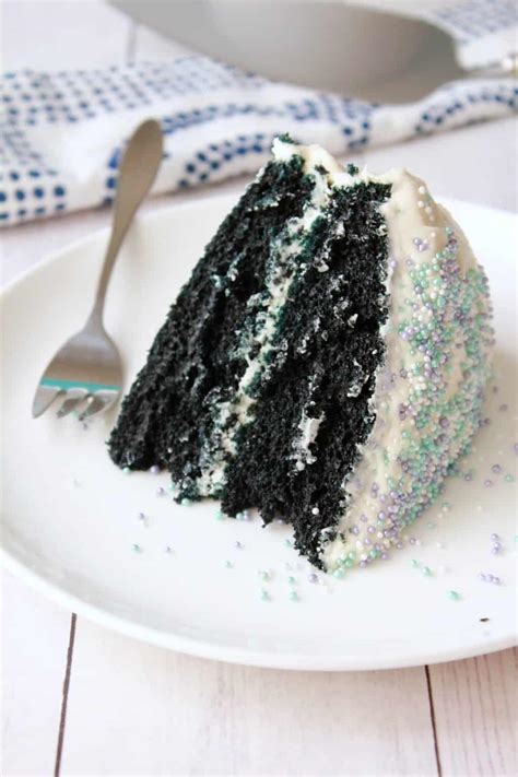 I like nice solid cakes, and this one is a little on the dense side but it's moist and has good amounts of chocolate and vanilla so that you can taste them but they're not overpowering. Vegan Blue Velvet Cake - Loving It Vegan