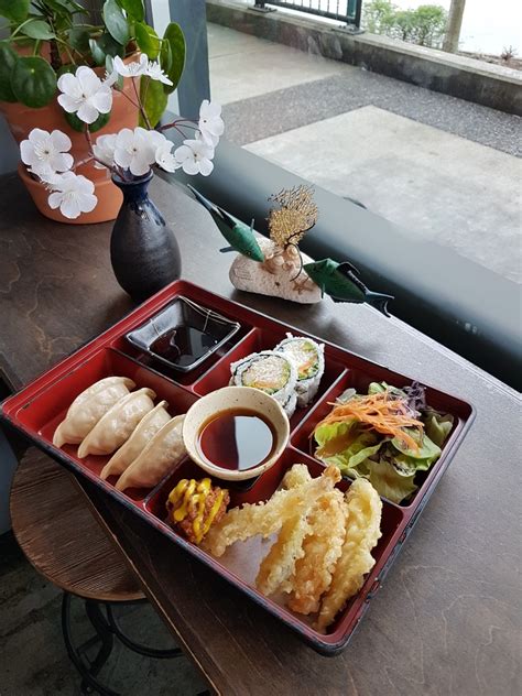 Gyoza (plural gyozas or gyoza). Gyoza Box