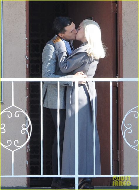 Lady Gaga Makes Out With Finn Wittrock On Ahs Hotel Set Photo 3505163 American Horror