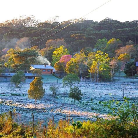Apesar de ser um fenômeno escasso num país predominantemente tropical, a neve no brasil ocorre com relativa frequência nos planaltos dos estados do rio grande do sul de santa catarina e paraná, onde estão encravadas entre montanhas, as cidades consideradas mais frias do país: Neve no Brasil: Veja fotos e vídeos da onda de frio que ...