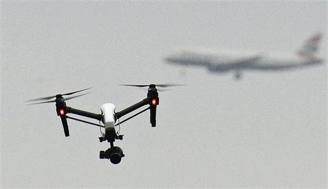 United Airlines Pilot Spots Drone While Landing At Newark Airport