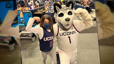 Uconn Womens Basketball Team Surprises 9 Year Old With Trip To Final Four Nbc Connecticut