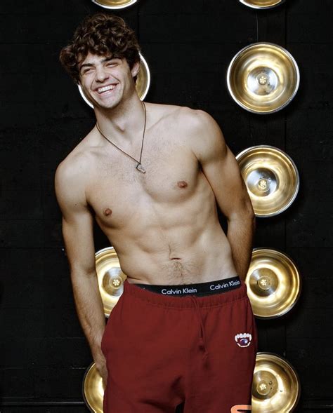 Hot Dudes Good Mood 🇺🇦 On Twitter Rt Fitfamousmales Noah Centineo 😍😍
