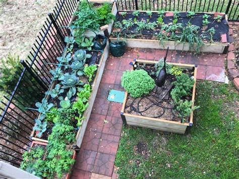 There are two common options for this: Aluminum Corner Brackets for DIY Raised Garden Beds | Gardeners.com | Garden beds, Raised garden ...