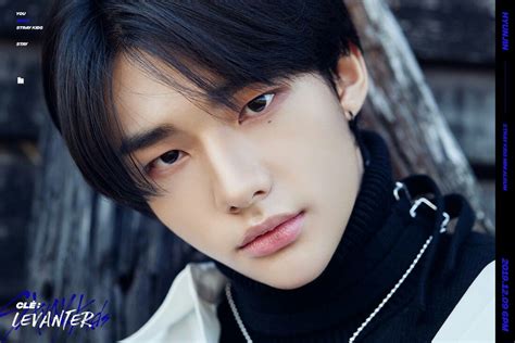 Didn't expect to be really emotional listening to it. Stray Kids(스트레이 키즈) TEASER IMAGES #HYUNJIN 2019.12.09 MON ...
