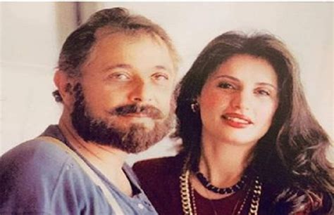 شيع المنتج محمد محمود عبد العزيز وشقيقه الفنان كريم جنازة جدتهما عقب صلاة ظهر اليوم من مسجد عمر مكرم بالتحرير. كريم محمود عبد العزيز يحتفل بعيد الأم - بوابة الأهرام