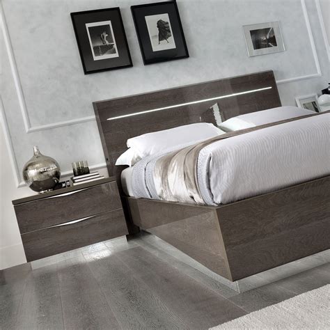 The Platinum Is A Stunning And Ultra Modern Bedroom Range From Italy