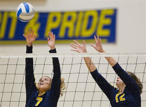 Grand Haven Volleyball Team Opens Class A District With Sweep Of