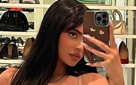 Kylie Jenner Wakes Fans Up With Jaw Dropping Bra Photo