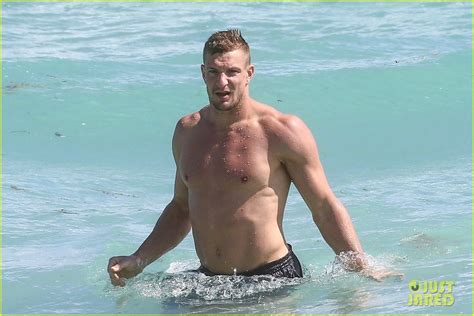NFL S Rob Gronkowski Looks Like He Doesn T Miss A Day At The Gym