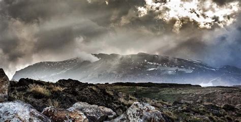 Los volcanes monitoreados por ovdas presentan una amplia variedad de composicional, grado de complejidad en su historia eruptiva, y en general, no existe registro sistemático de cambios en la morfología de éstos. Volcán Copahue, en 13 imágenes comentadas | Más Neuquén